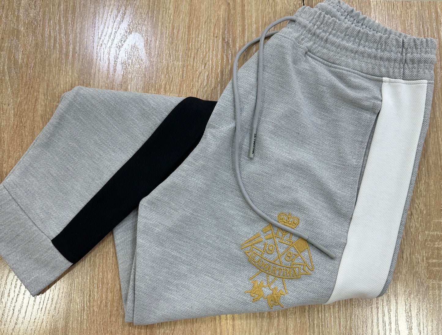 pantalon La martina gris